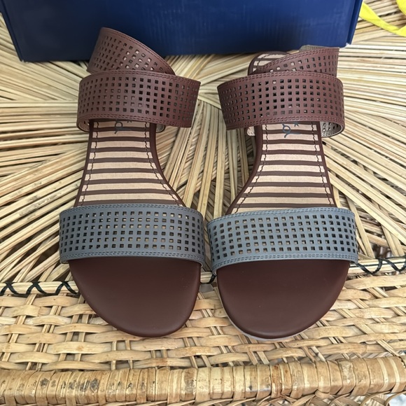 Splendid Leather Sandals - Picture 6 of 9